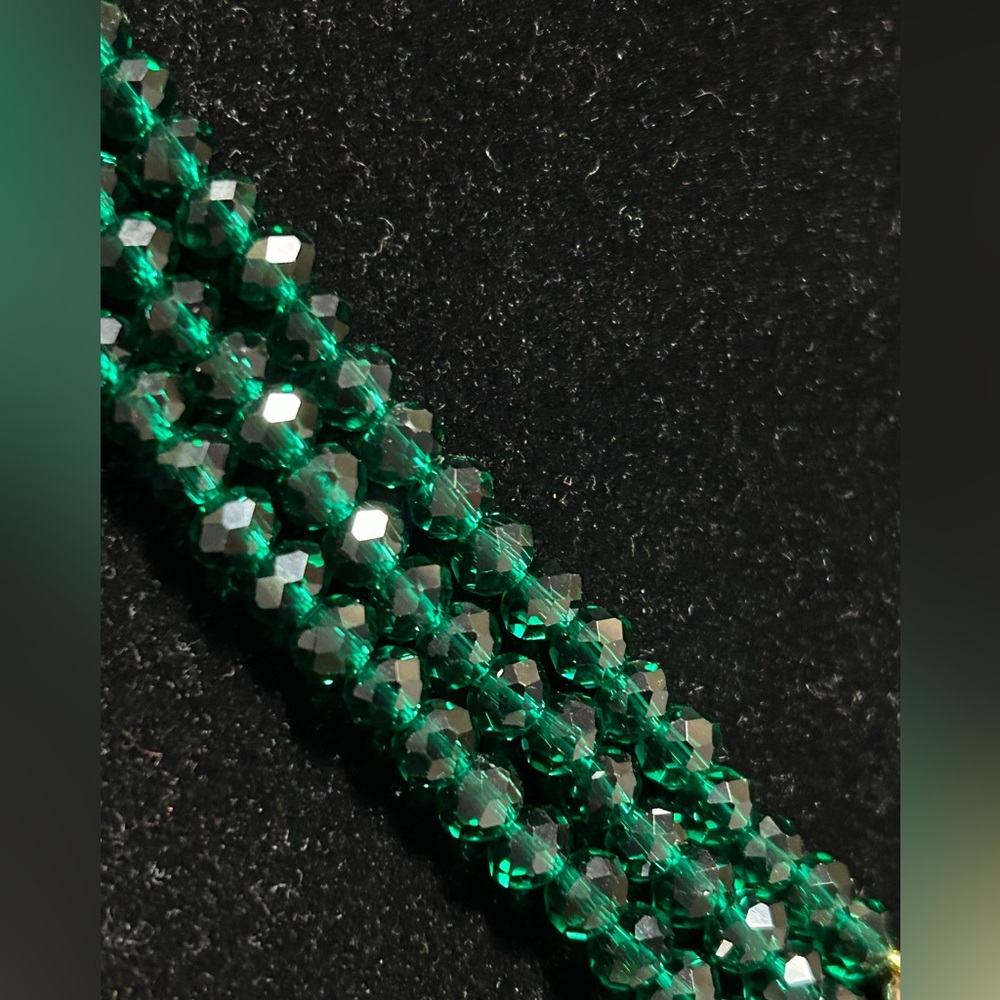 Green beaded statement necklace - Picture 7 of 9